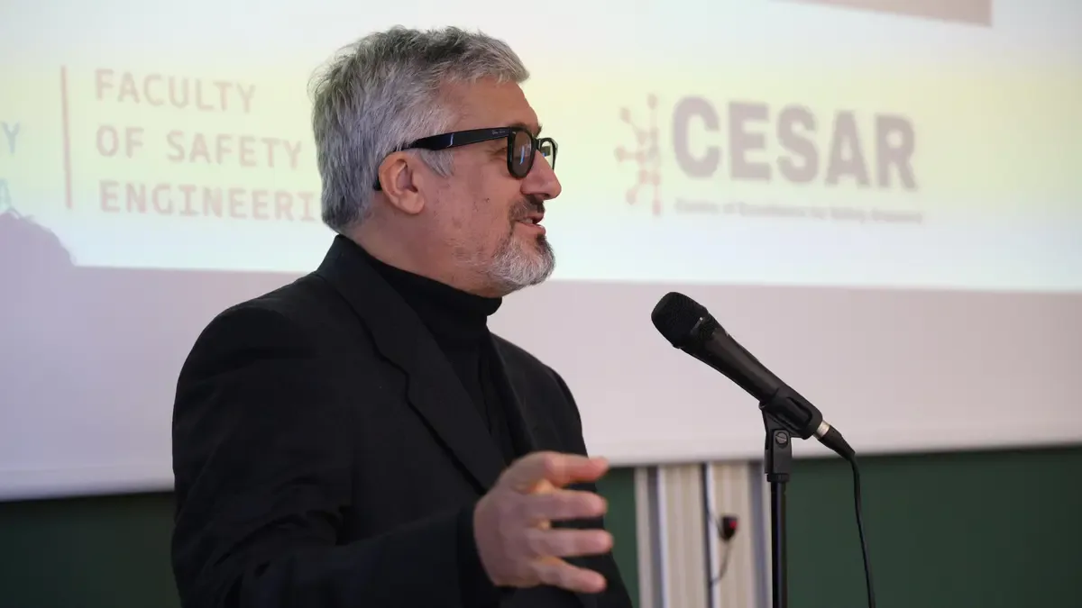 Prof. Ernesto Salzano presenting the CESAR project