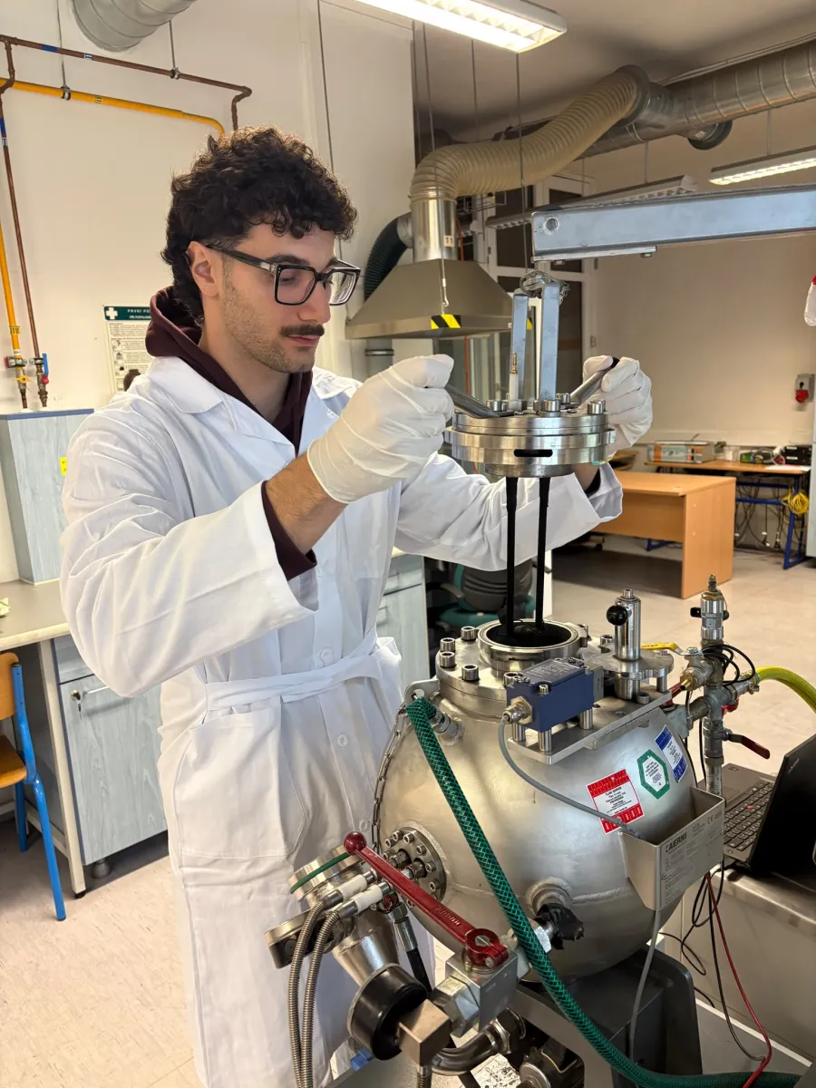 CESAR trainee preparing an explosion-safety experiment in the laboratory